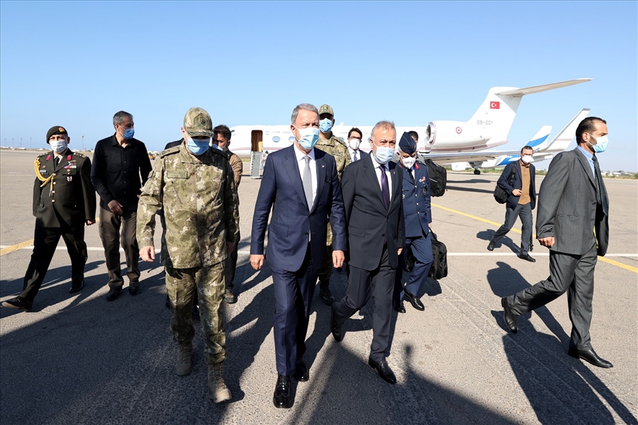 Millî Savunma Bakanı Hulusi Akar, İtalya ve İngiltere Savunma Bakanları ile Sicilya’daki Üçlü Toplantıda Bir Araya Geldi